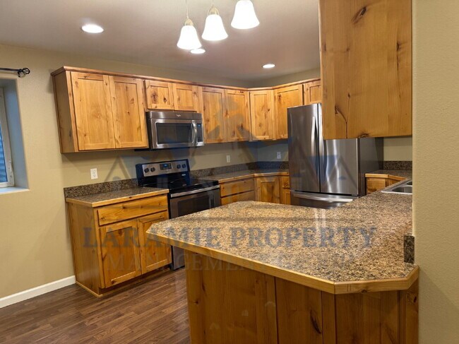 Foto del edificio - Private entrance- Basement 1 Bedroom Apart...