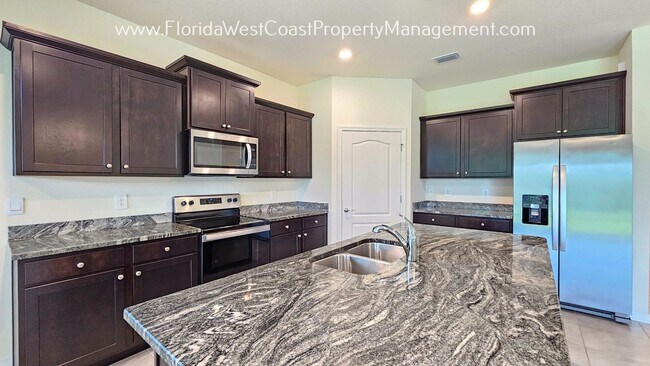 Foto del edificio - LOVELY 4 BED/2 BATH LAKEWOOD RANCH HOME! A...