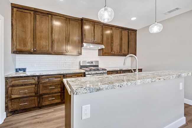 Building Photo - 430 N Hutcheson St