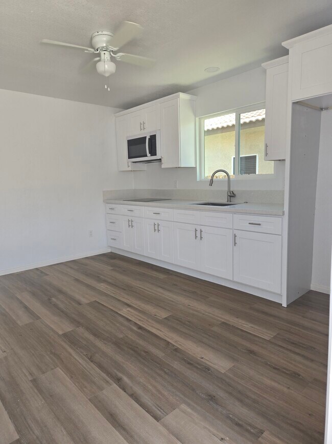 Building Photo - 53660 Avenida Herrera