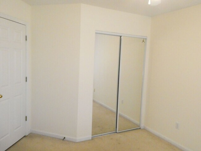 Foto del edificio - 3 Bed, 2 Bath Home; off Creasy Springs Rd