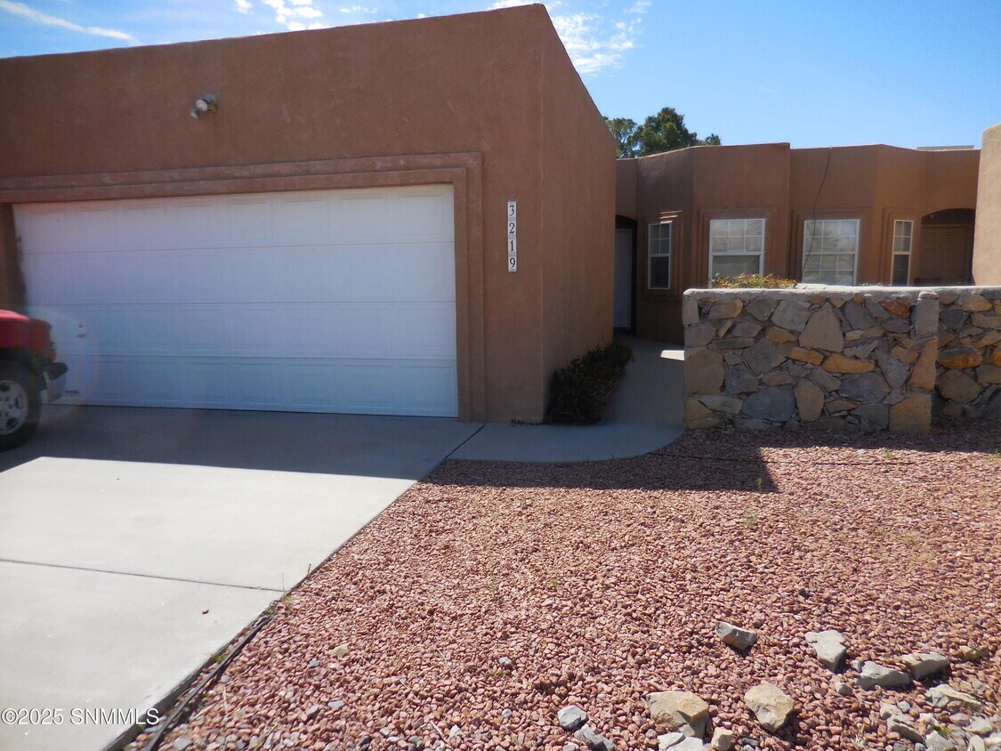 Foto principal - 3219 Eagle Ridge Dr