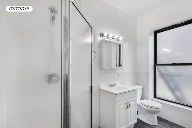 Foto del edificio - 100 W 67th St