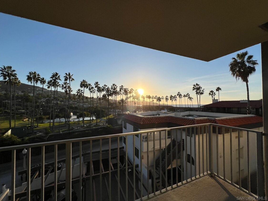 Building Photo - 8111 Camino Del Oro