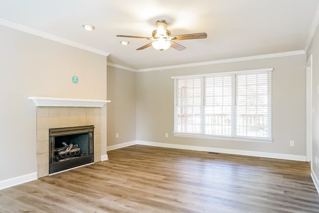 Building Photo - 983 St Catherines Dr