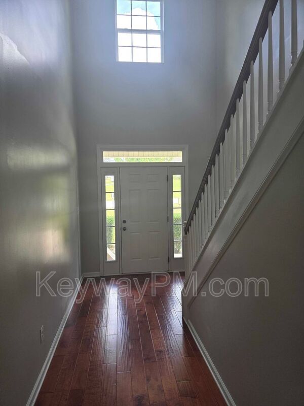 Building Photo - 1430 Collins Dr