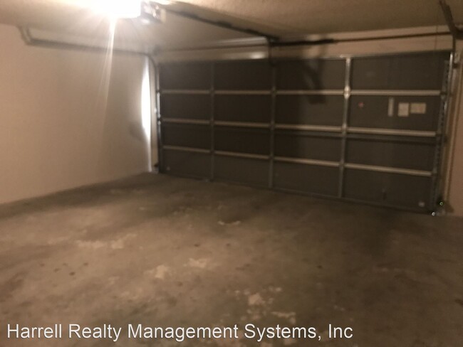 Building Photo - 2 br, 2 bath Apartment - 1511 Breezy Dr.
