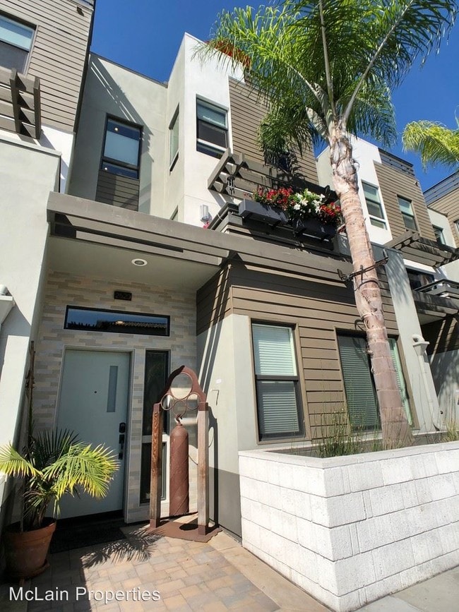 Building Photo - 3 br, 3.5 bath House - 2529 State Street