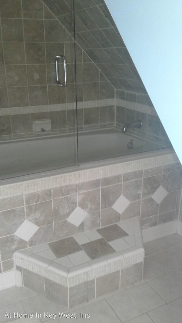 Building Photo - 2 br, 2 bath House - 1220 Newton Street #5