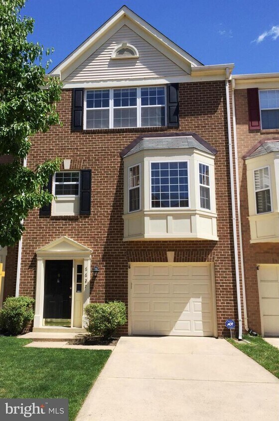 Foto principal - 6627 Haltwhistle Ln