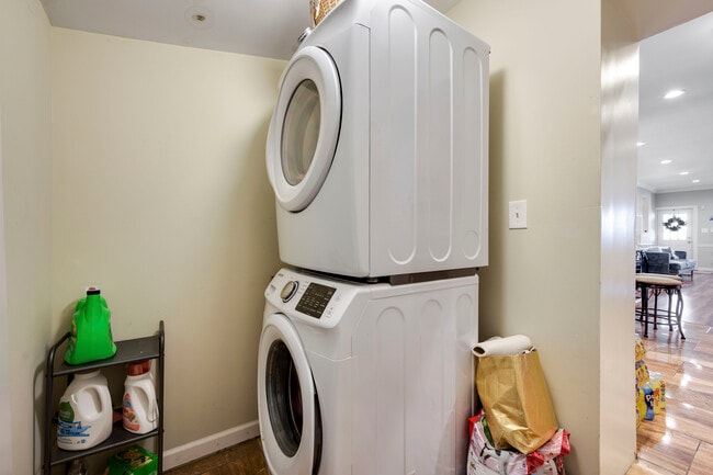 Washer/Dryer - 1624 N Felton St