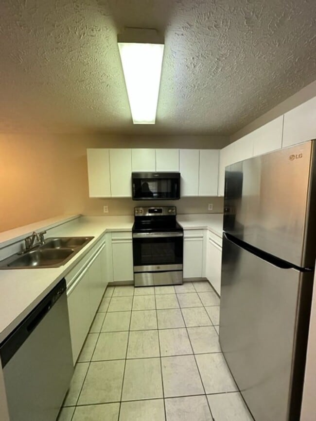 Building Photo - Lovely 2 Bed, 2 Bath Condo in Karen Lakes