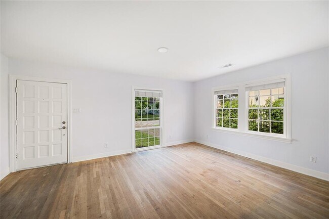 Foto del edificio - 3227 Tampa St