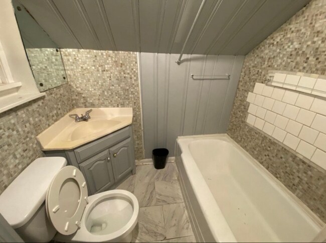 Foto del edificio - 5908 Ackley Rd