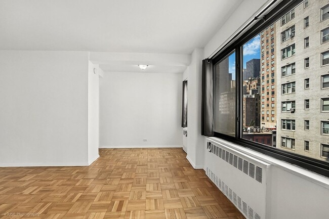 Building Photo - 200 E 36th St