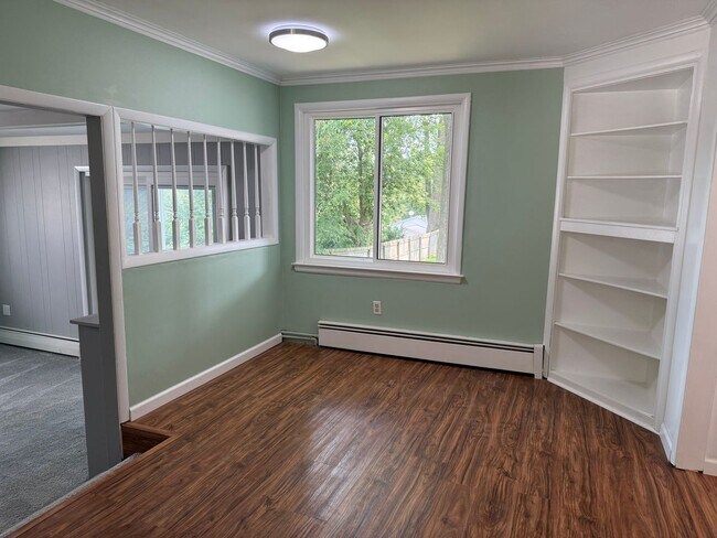Foto del edificio - 3 bedrooms, 2 bathrooms, fenced in yard, e...
