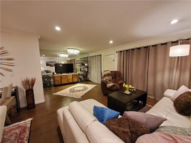 Foto del edificio - 322 Miraleste Dr