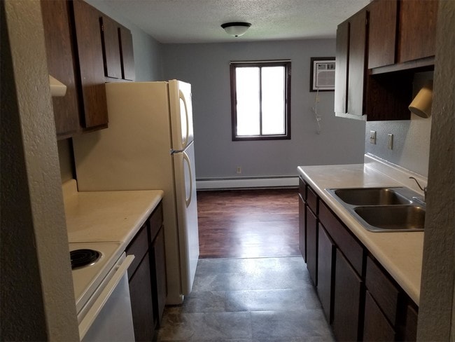 Building Photo - 507 Village Dr