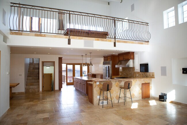 Building Photo - 631 Calle de Arboles