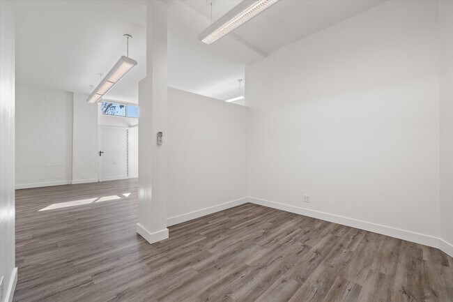 Foto del edificio - 805 E. 7th St.