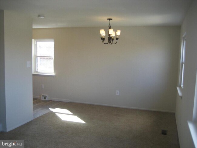 Building Photo - 7913 Fairfield St