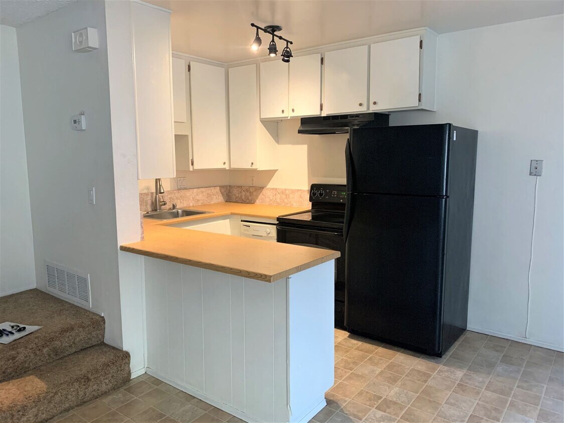 Primary Photo - 2BR/1BA Townhome with pool in Penasquitos ...