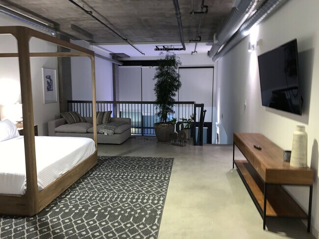 Foto del edificio - 6130 Carlos Ave