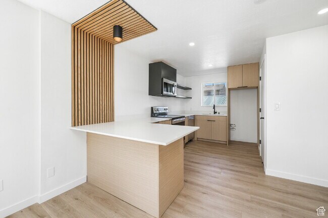 Foto del edificio - Renovated Apartment in Salt Lake City | Available Now