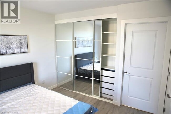 Building Photo - 181 King St S