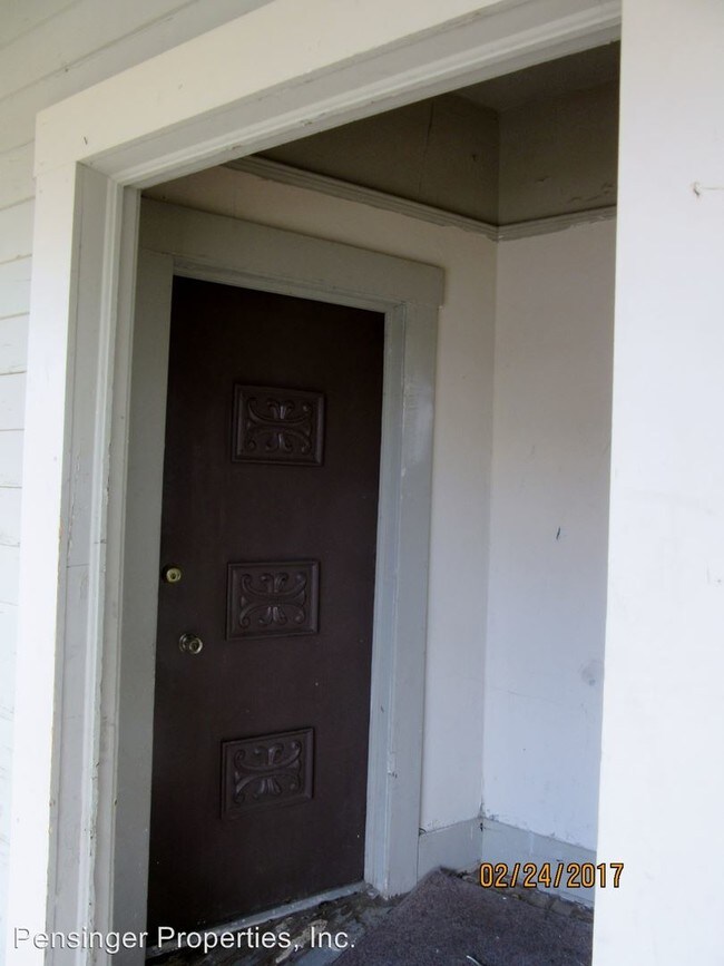 Building Photo - 1820 Maple Ave