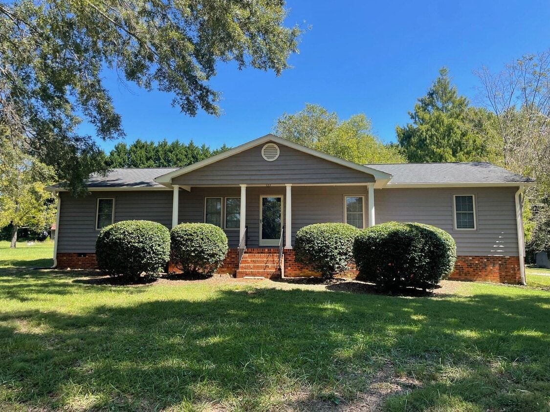 Primary Photo - BEAUTIFUL 3 BED, 2 BATH BRICK HOME LOCATED...