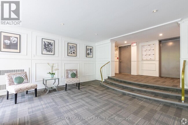 Photo du bâtiment - 2170-2170 Lakeshore Rd.