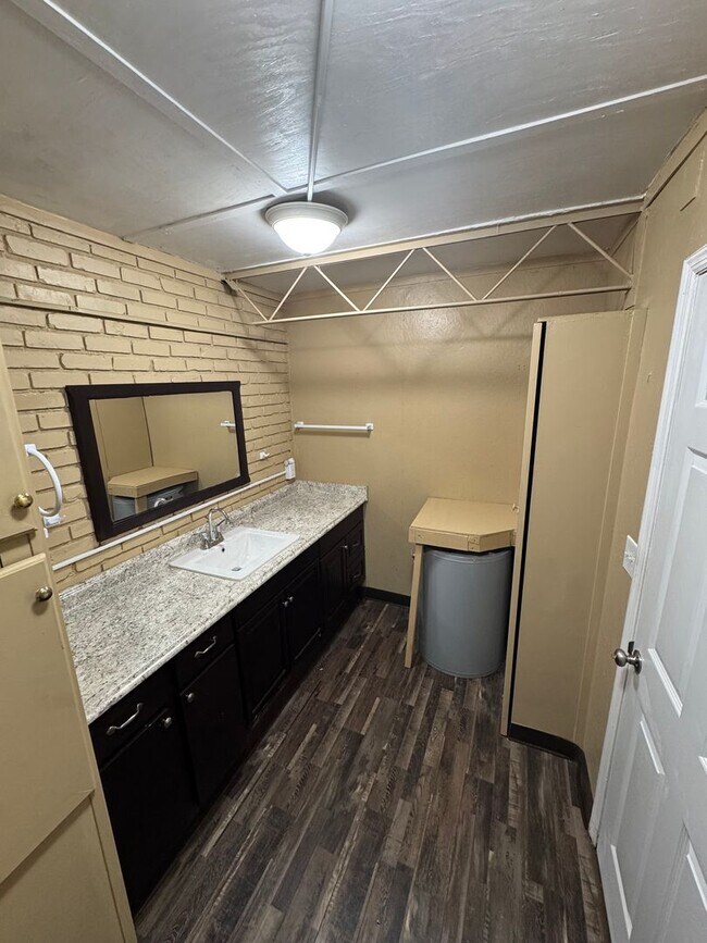 Foto del edificio - 3938 Cloverdale Rd