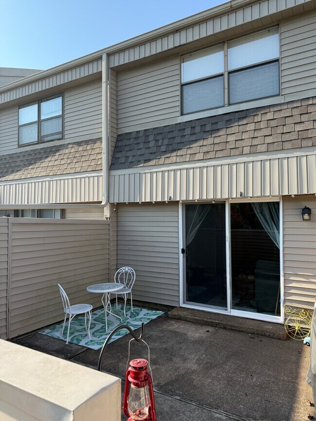 Foto del edificio - 135 Hillview Dr