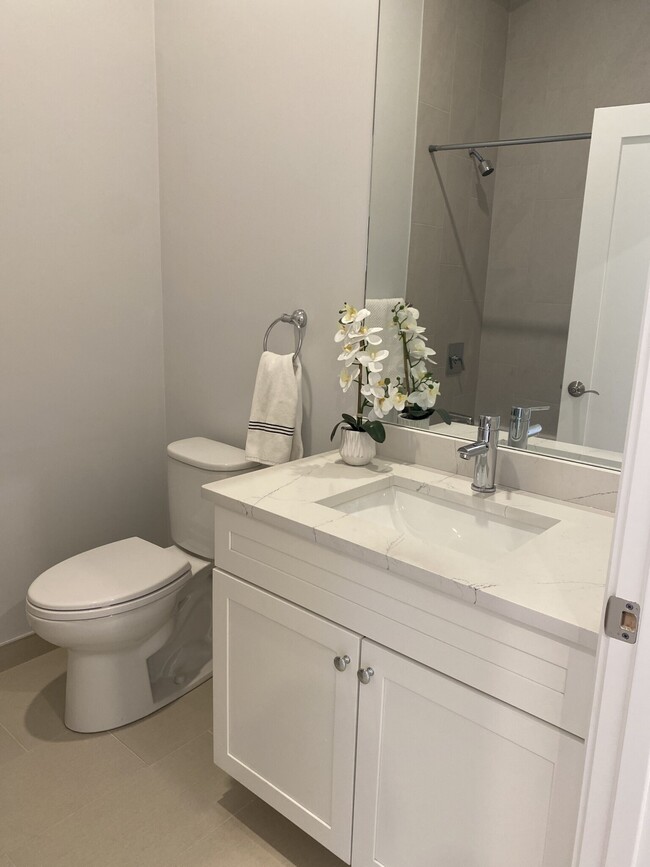 Building Photo - 385 Pleasant St