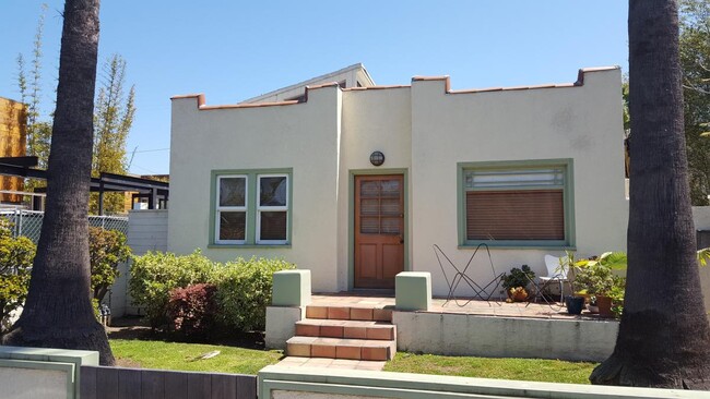 Fachada de la casa - 706 California Ave