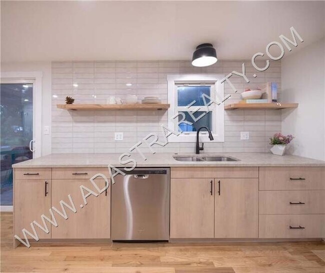 Building Photo - Beautiful Ranch Home in Mission Near Every...