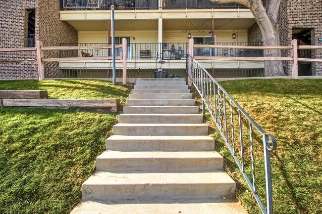 Foto del edificio - 4639 S Lowell Blvd
