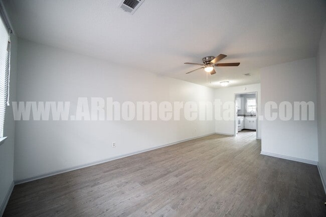 Building Photo - 8209 Woodview Dr E