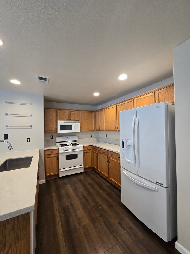 Foto del edificio - 1404 Pin Oak Dr