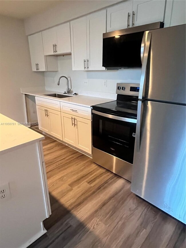 Foto del edificio - 4055 W McNab Rd