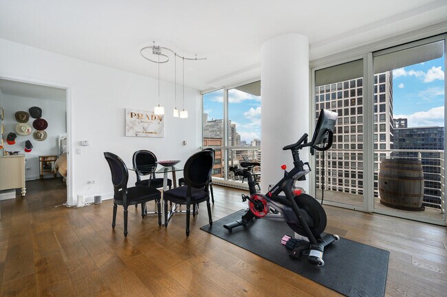 Foto del edificio - 250 E Pearson St