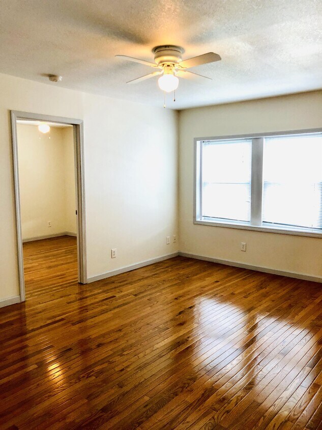 3401 Central St Unit 301, Kansas City, MO 64111 Apartment for Rent in
