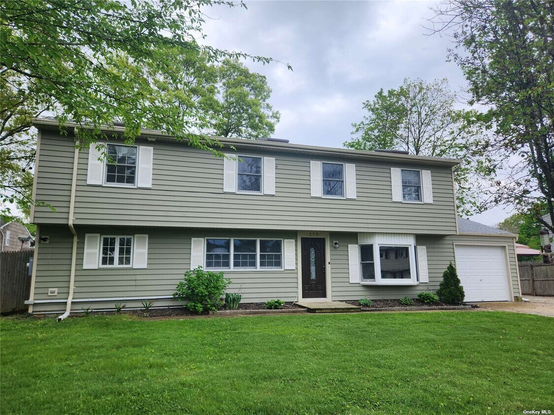 172 Grove St, Port Jefferson Station, NY 11776 House Rental in Port