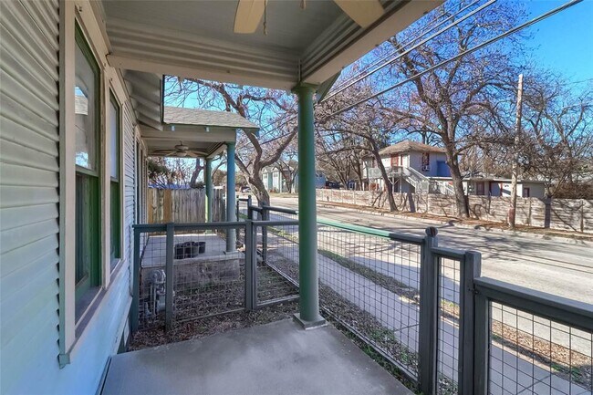 Building Photo - 207 W 45th St