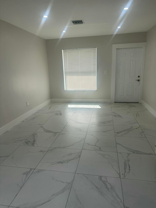 Foto del edificio - 1227 NW 6th Ave