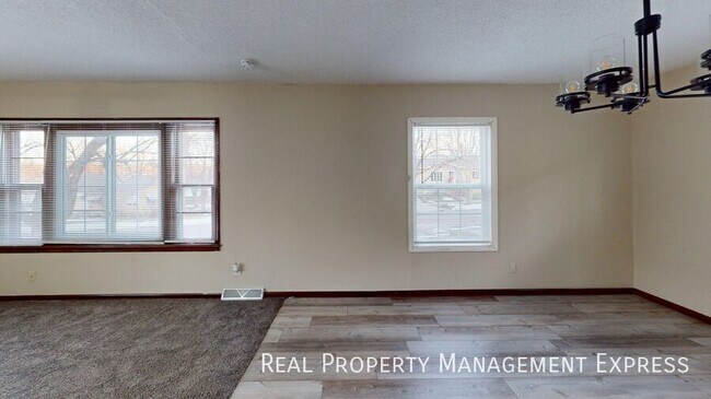 Foto del edificio - 3 Bedroom 1 Bathroom Unit