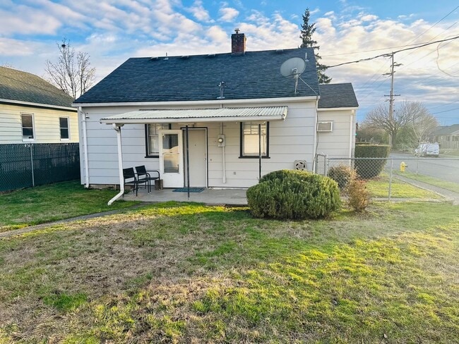 Building Photo - Charming Downtown Vancouver Bungalow