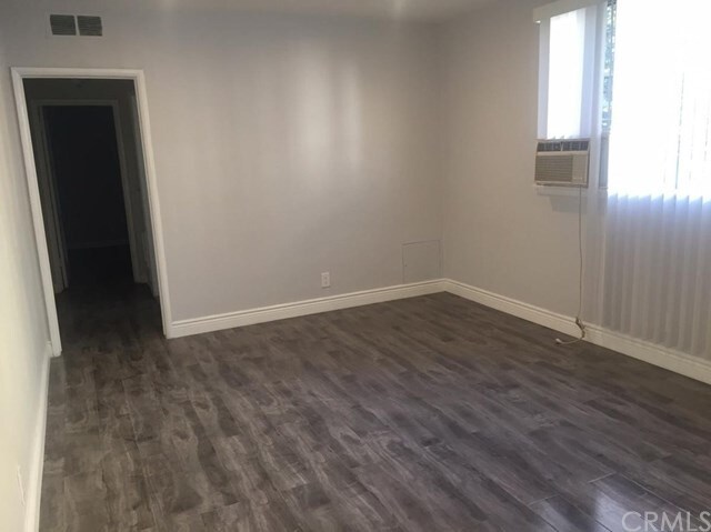 Building Photo - 425 N Oakhurst Dr