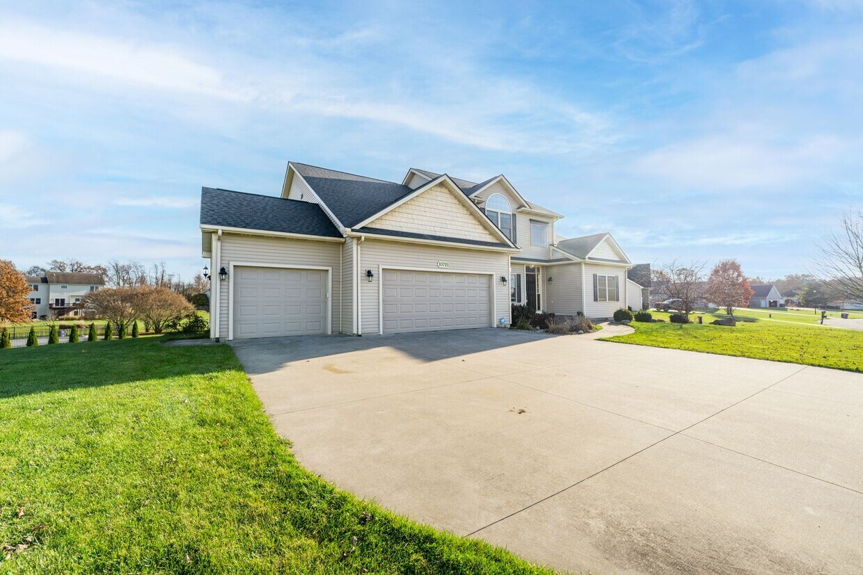 Primary Photo - Five Bedroom Home in Kalamazoo